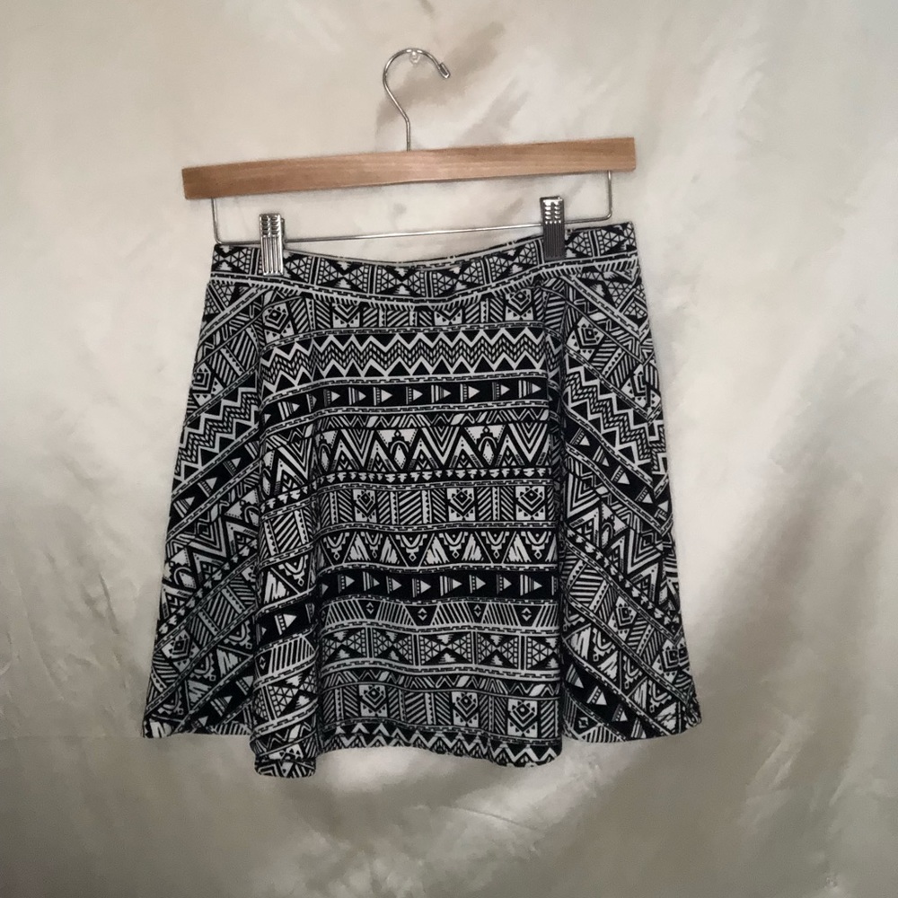 Aeropostale black and white velvet skater skirt